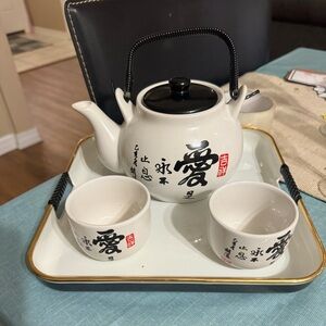 32 oz Elegant White Teapot Set with Black Accents and 2 tea cups